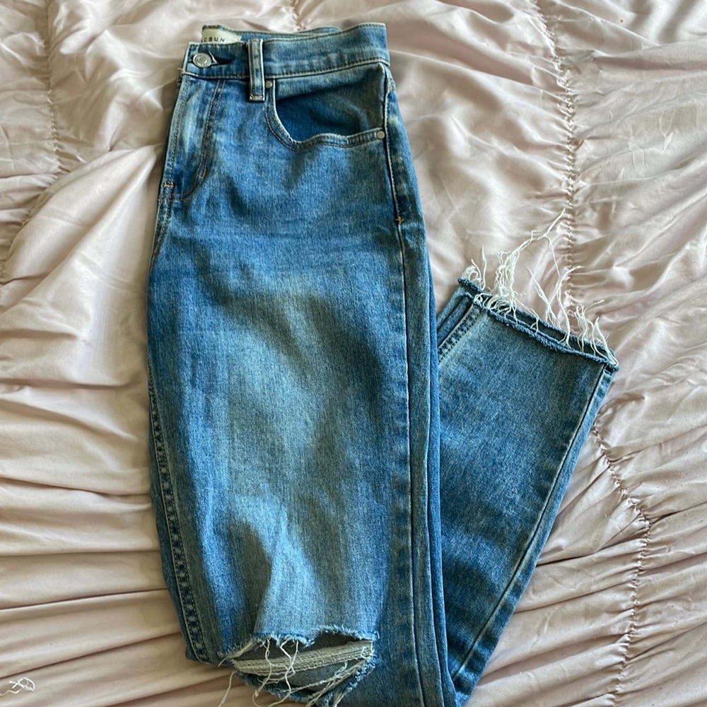 The brand is by PacSun, the color is blue wash and its a size 26